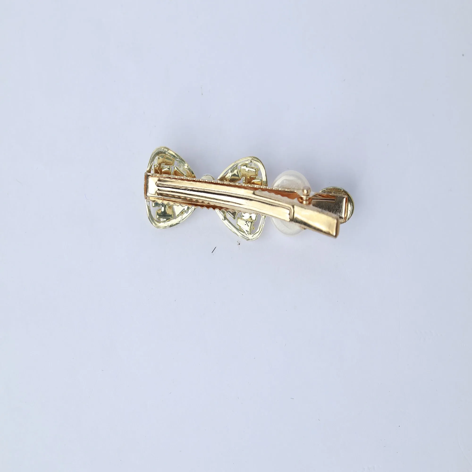 Bow shape with pearl hairpin