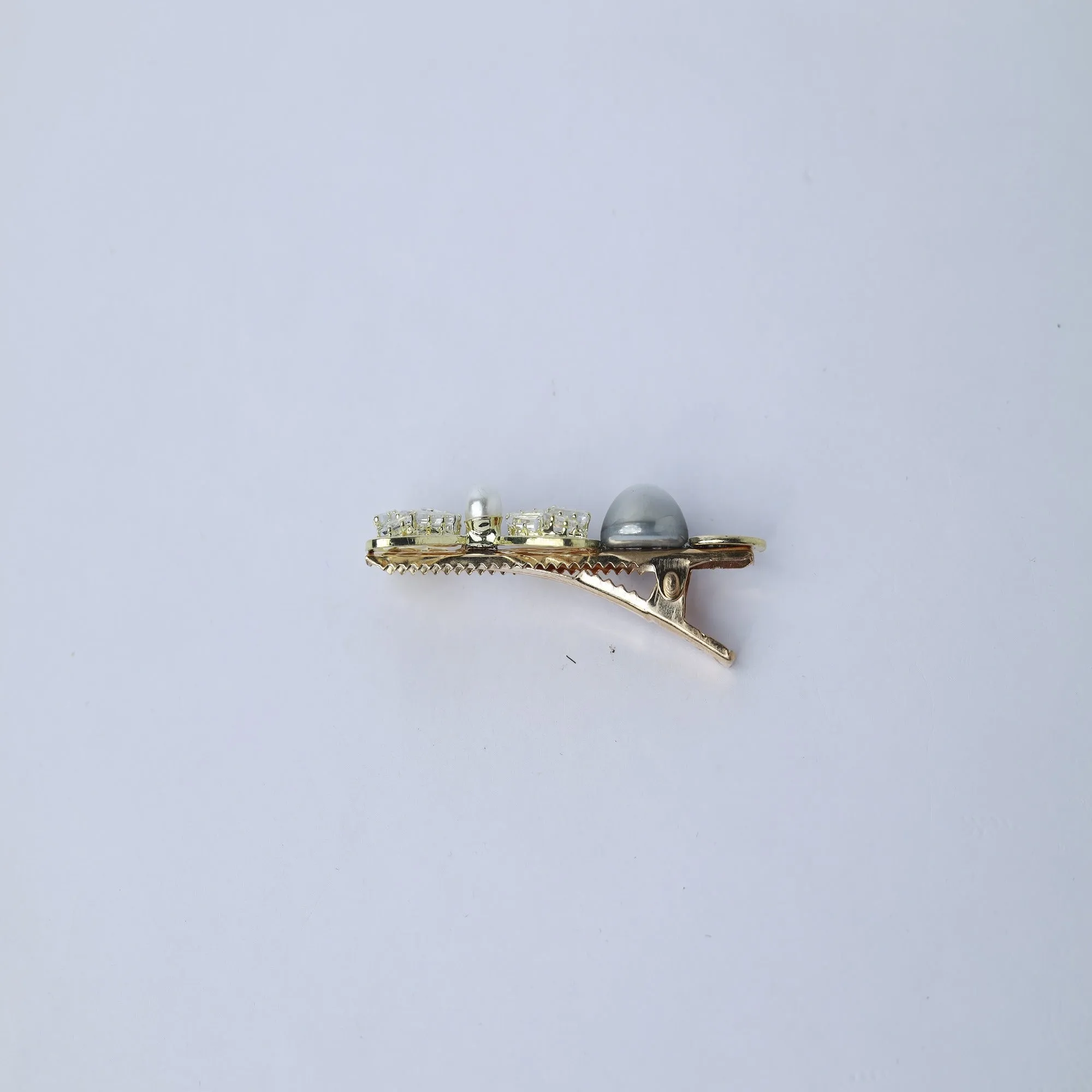 Bow shape with pearl hairpin