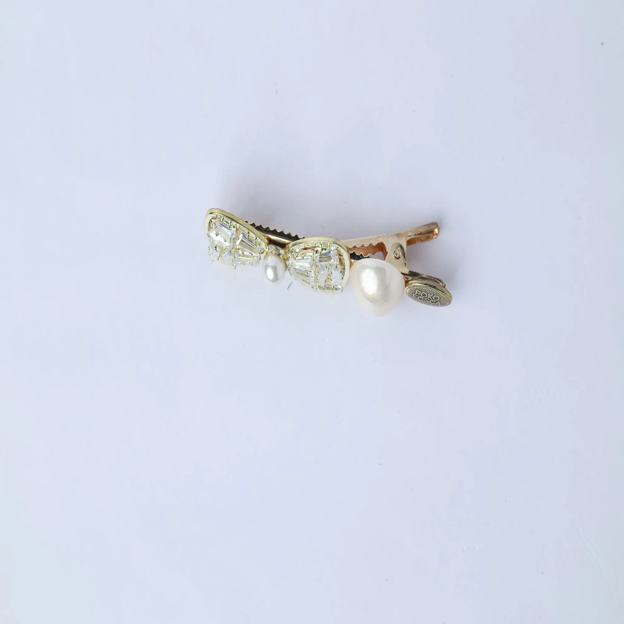 Bow shape with pearl hairpin