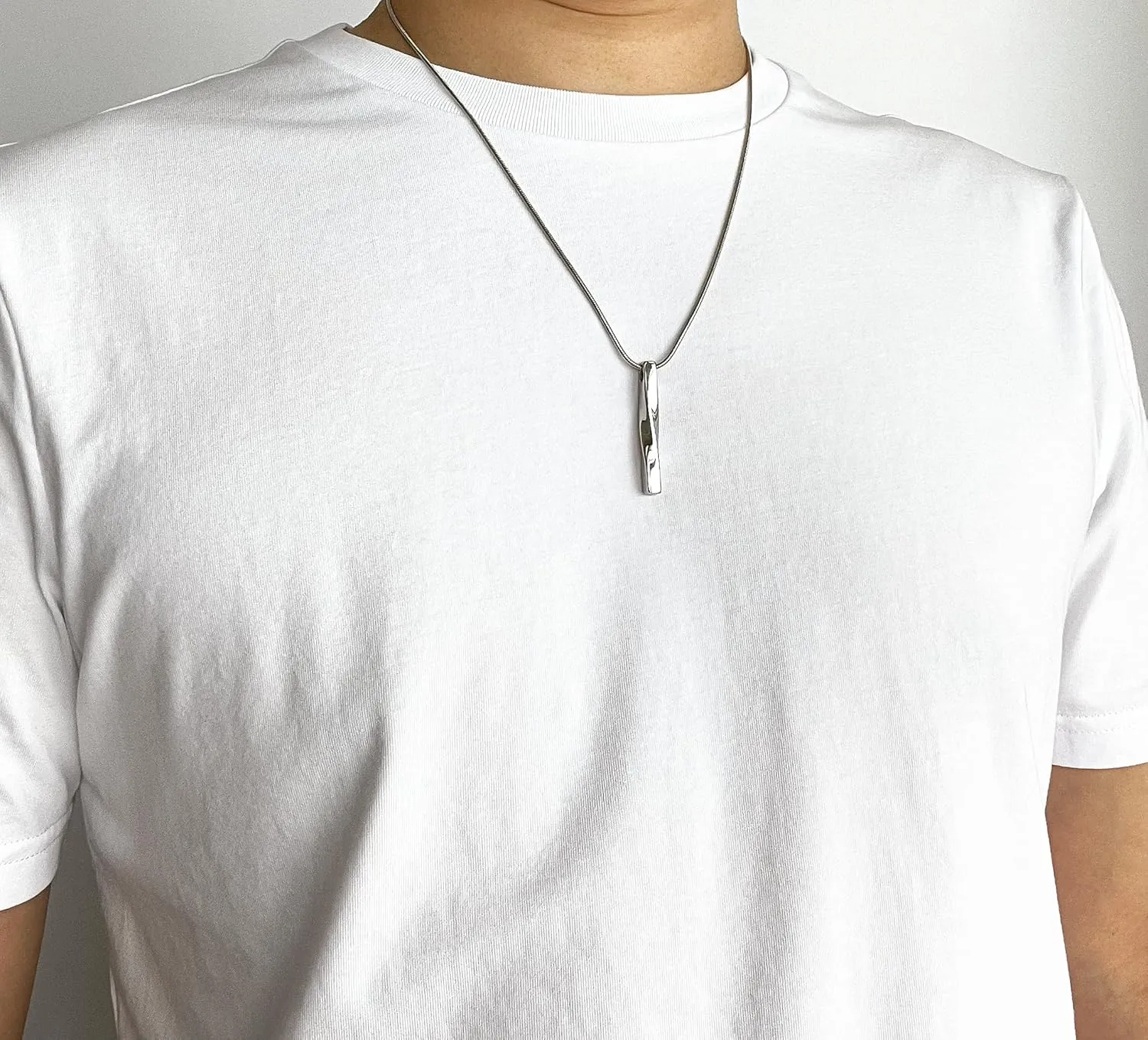 Stainless Steel Pendant Necklace for Men and Women, Unisex Twisted Cube Bar Pendant with Link Chain
